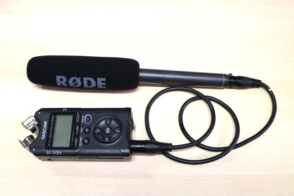 Gravador digital Tascam com microfone.jpg